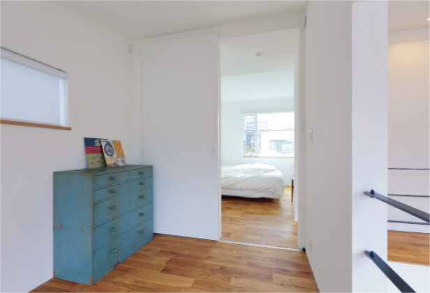 ホームズ 厳選間取り実例選 02 寝室も扉なし最小限に仕切る開放感 大胆な吹き抜けと隠れ家のある間取り 住まいのお役立ち情報