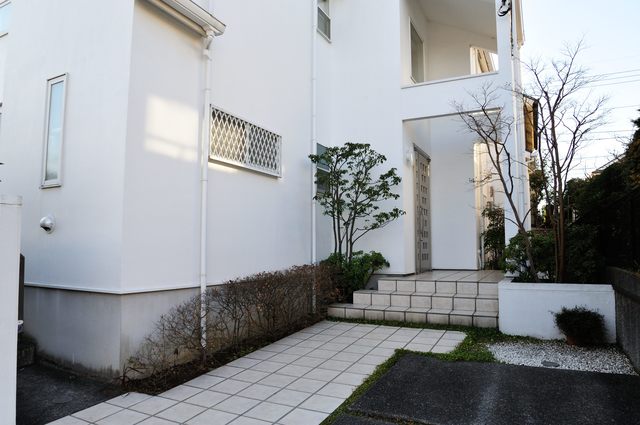 ホームズ】旗竿地にはどんな家が建てられる? 土地をフル活用するため