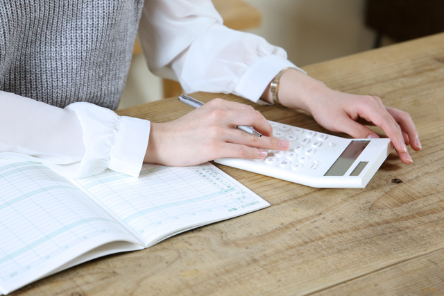 ホームズ 住宅ローン2 000万円の場合 月々いくら 年収別の返済額と無理なく支払う5つのコツ 住まいのお役立ち情報