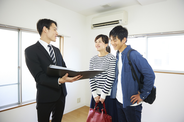 ホームズ パートナーが無職でも部屋は借りられる 同棲カップルが押さえておきたい部屋探しの注意点 住まいのお役立ち情報