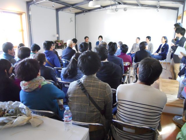 会場席はあっという間に満席