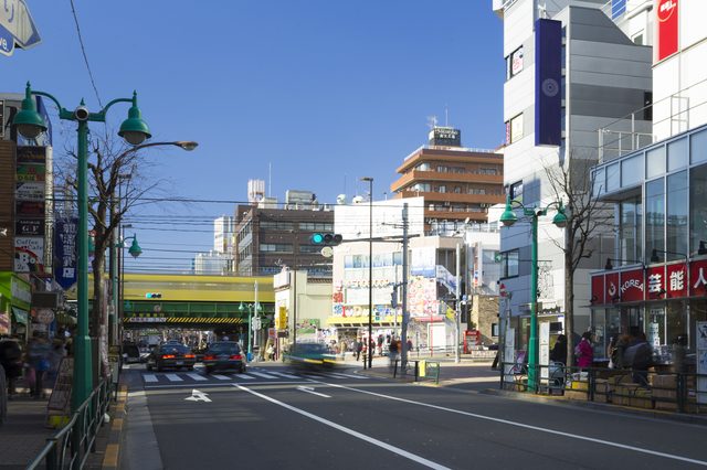新大久保駅前のストリート