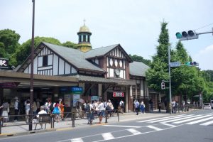 都内最古の木造駅舎のある原宿駅