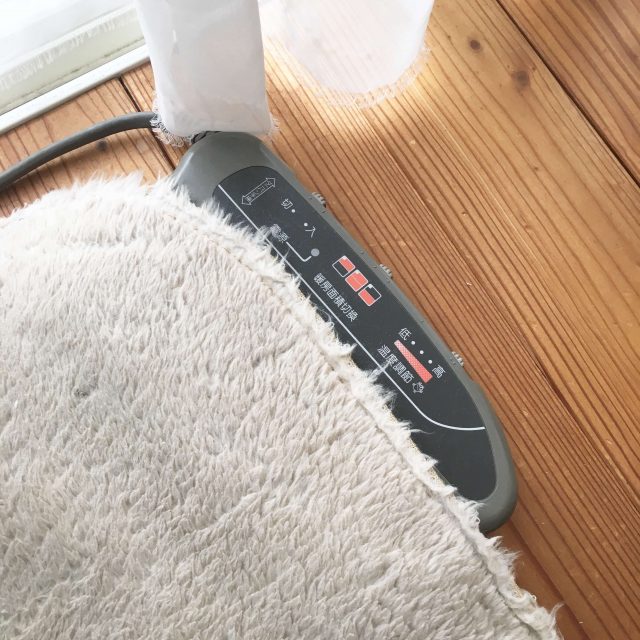 【ホームズ】一人暮らしの寒さ対策！ エアコン以外にあると便利な暖房グッズ 住まいのお役立ち情報